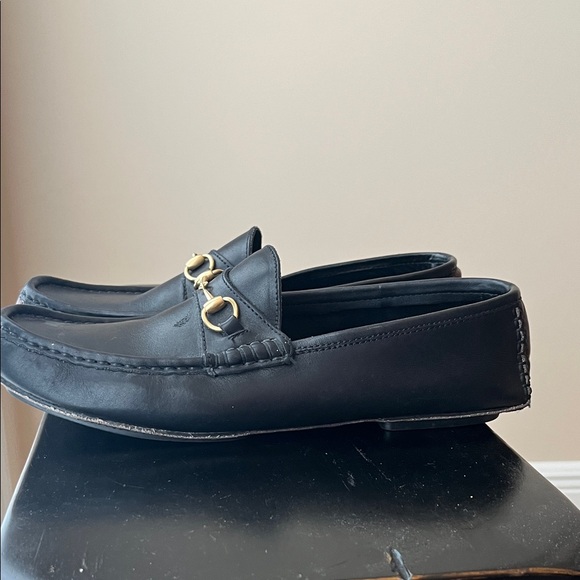 Gucci Black Leather Women's Horsebit Loafers with Gold Hardware - Picture 4 of 14